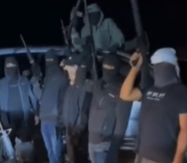 مسلحون ملثمون في النقب يهددون عائلة بدوية بالقتل